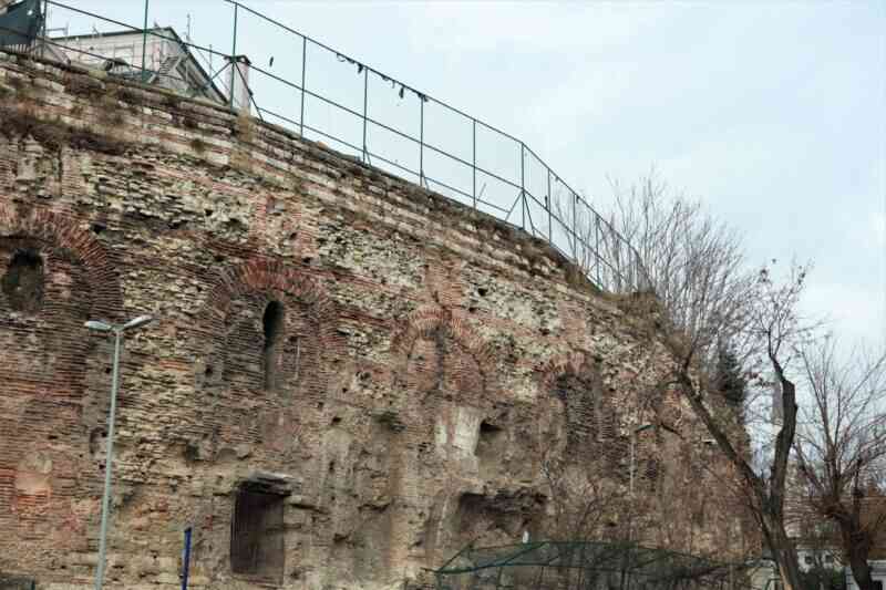 Hipodromun Ayakta Kalan 1700 Yıllık Sfendon Duvarı(Özel Haber)