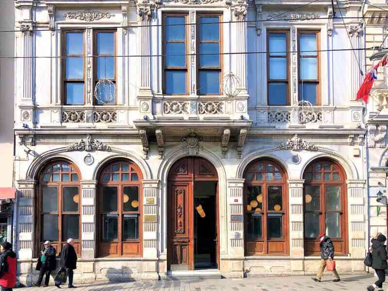 Beyoğlu Tarihi Postanesi’nde Pullarla Tarihe Yolculuk(Özel Haber)