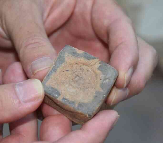 Türkiye’nin batısındaki İzmir’in Urla ilçesindeki Klazomenai Antik Kenti’nde yapılan kazılarda ilk kez kente ait bir mühür bulundu.