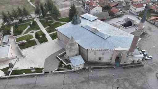 Tarihi camideki ahşap sütunlar ‘karlık’ sayesinde ayakta kalmış