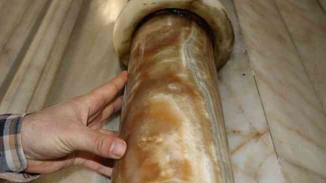 İzzet Paşa Camii’nin denge sütunları dönmeye devam ediyor