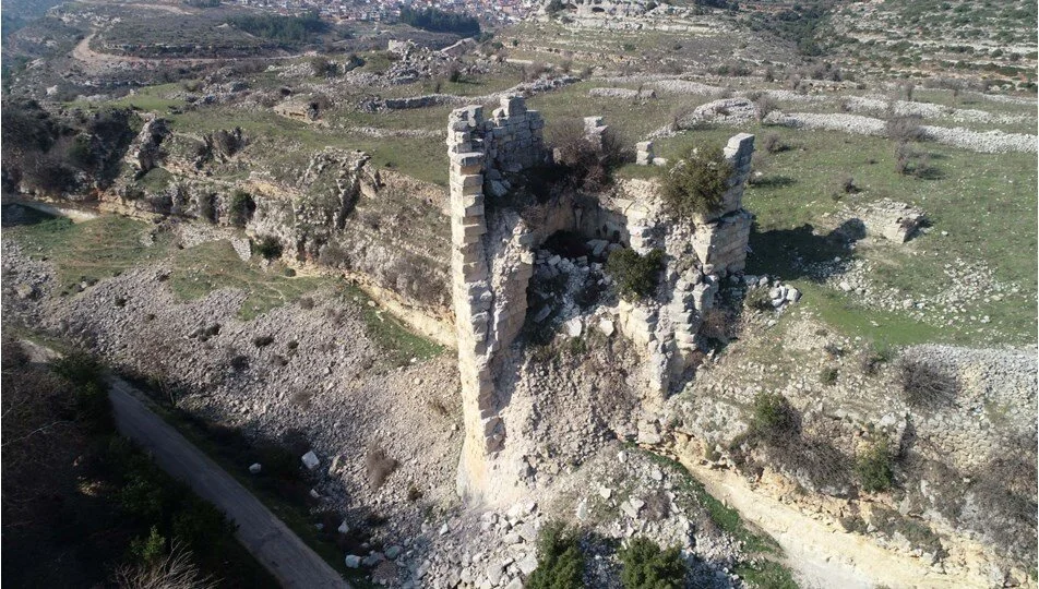 Hatay’daki Koz Kalesi de depremlerde hasar gördü