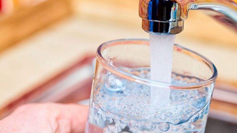 Soğuk Suyun Tadı, Ilık Suya Kıyasla Neden Çok Daha Ferah ve Lezzetlidir?