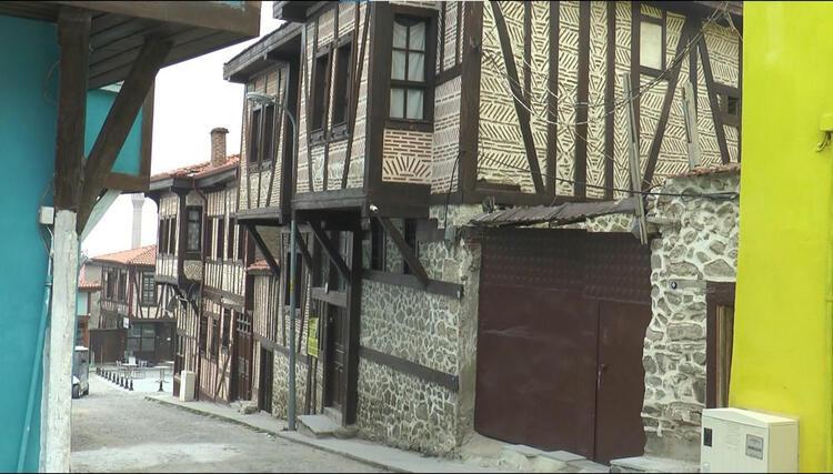 Eskişehir’in Sivrihisar ilçesindeki 250 yıllık evler bölge turizmine önemli ölçüde katkıda bulunuyor.
