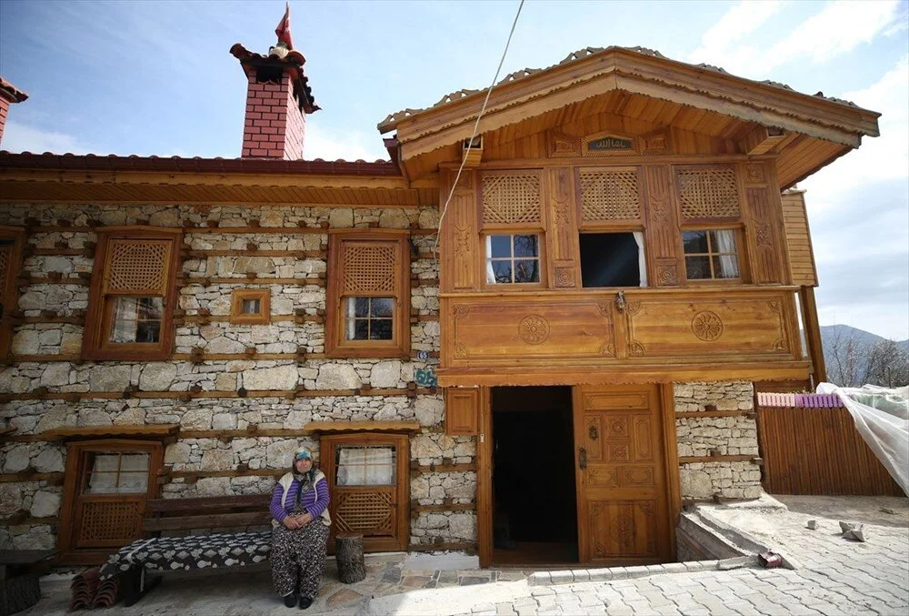 Antalya’nın tarihi ‘düğmeli evleri’ ziyaretçilerini geçmişe götürüyor