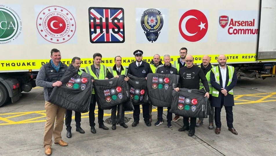 Arsenal’dan deprem bölgesine 2 TIR yardım malzemesi