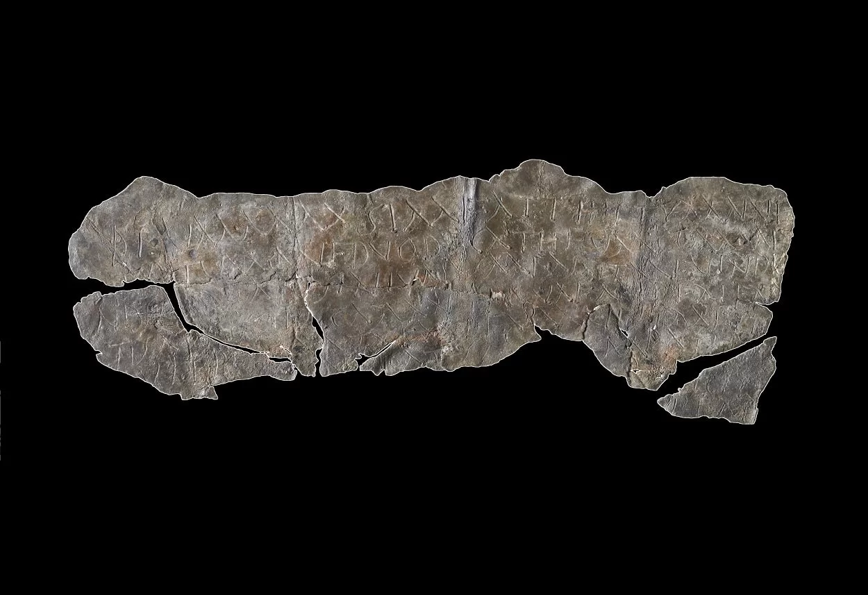 Vahiy Kitabı ile büyü tabletleri arasında benzerlikler bulundu