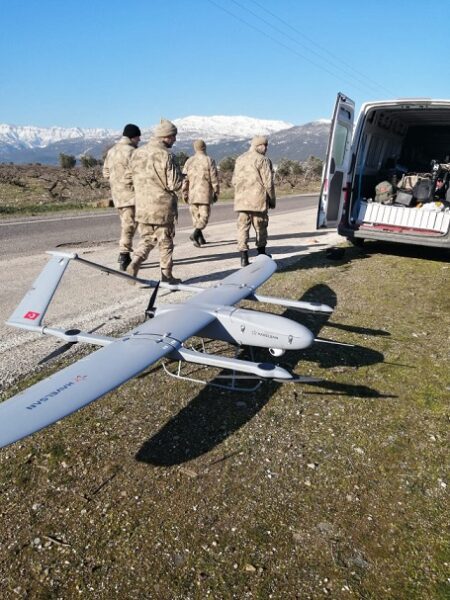 Baha ve Poyraz arama-kurtarma ekiplerinin gözü oldu