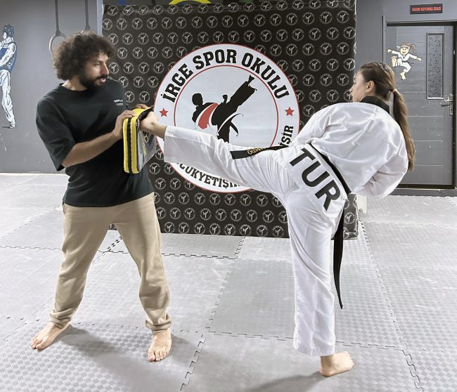 Engelli milli tekvandocu Şerife Tuncay dünya şampiyonluğu için çalışıyor