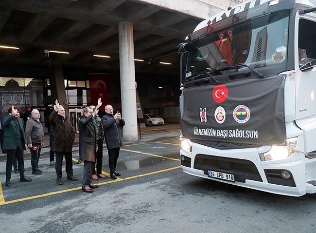 Üç büyükler depremzedeler için birleşti