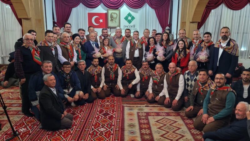 Geleneksel Sohbet Toplantıları, Bireysel Çıkarların Yerine Toplumsal Çıkarı Önceleyen İnsan Yetiştirir(Özel Haber)