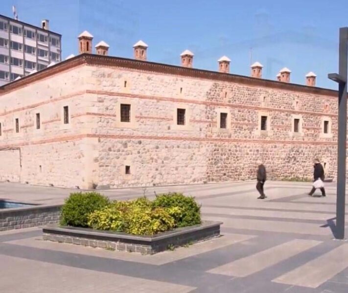 SAMSUN SAATHANE MEYDANI YENİ SİMASINA KAVUŞUYOR