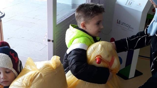 Depremzede çocukların yüzünde bir tebessüm bırakmak için oyuncak kampanyası