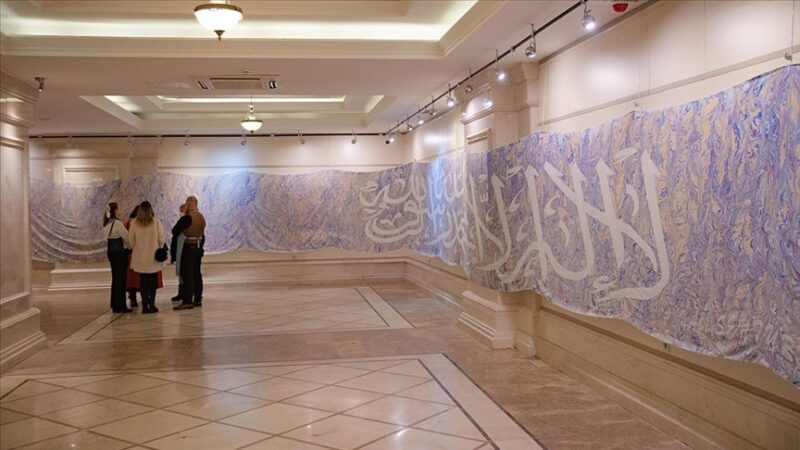 Dünyanın en büyük ebru çalışması Ankara’da sergileniyor