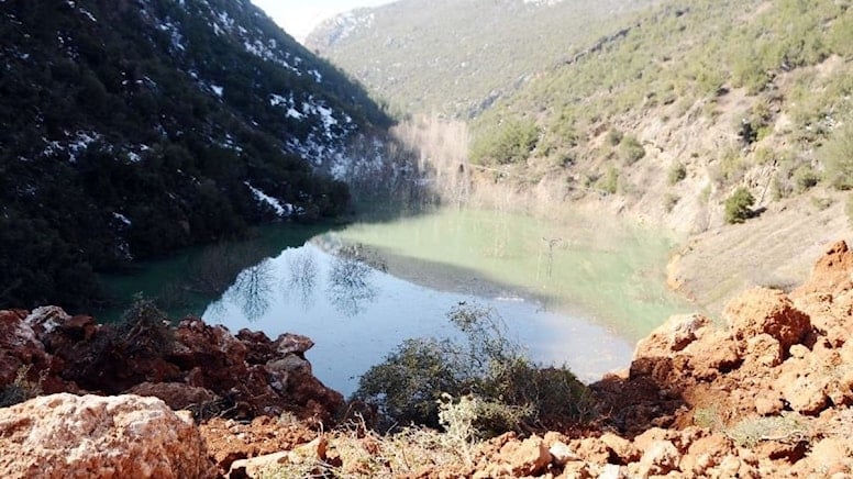 Dağlar birleşti, doğal göl oluştu