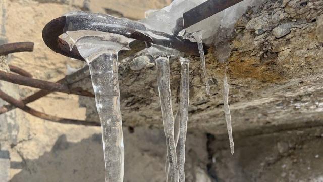 Ağrı dondu, camlar buz tuttu