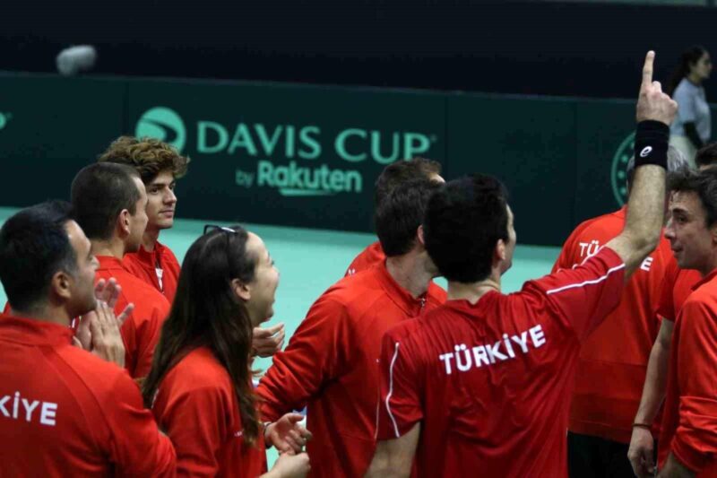 Milli tenisçiler, Davis Cup’ta ilk güne iki galibiyetle başladı