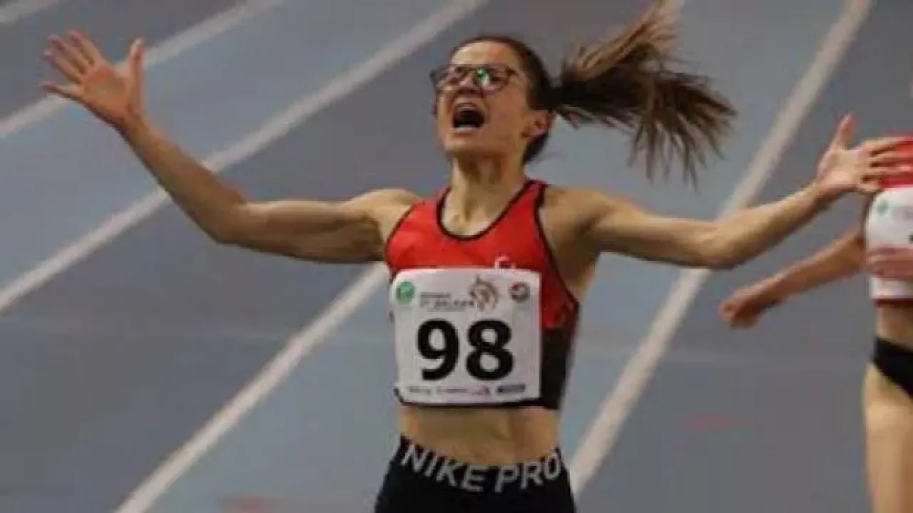 Milli atlet Şilan Ayyıldız, ABD’de Türkiye rekoru kırarak gümüş madalya kazandı