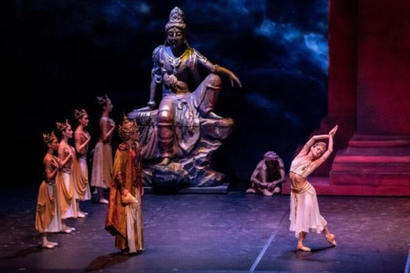 Dünyaca ünlü balerin Petra Conti ‘La Bayadere’de sahne aldı