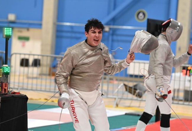 Milli eskrimci Tolga Aslan’dan bronz madalya