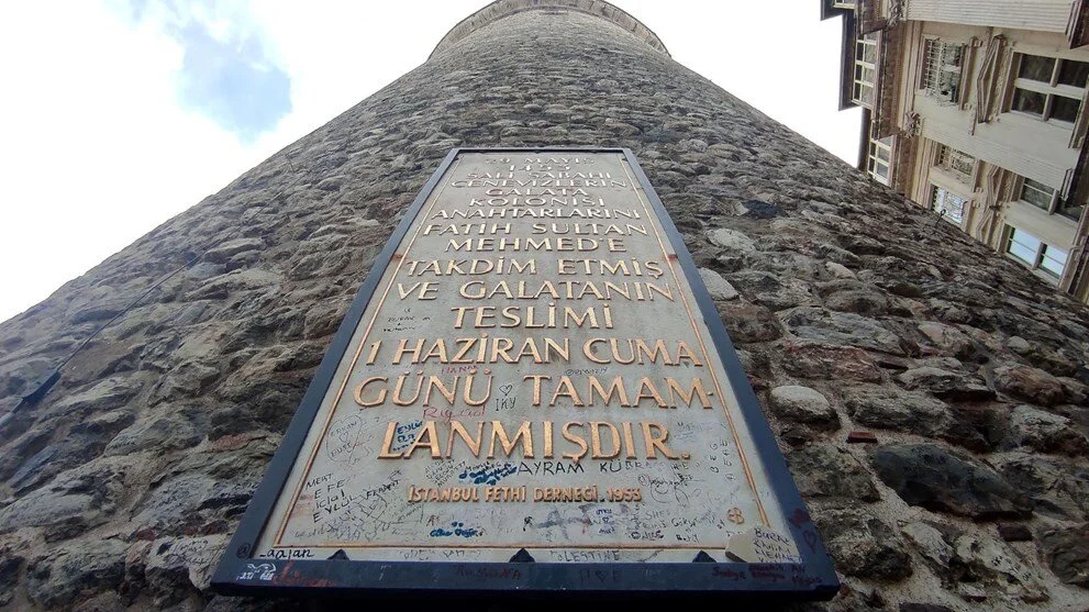 Galata Kulesi isim tabelasına döndü