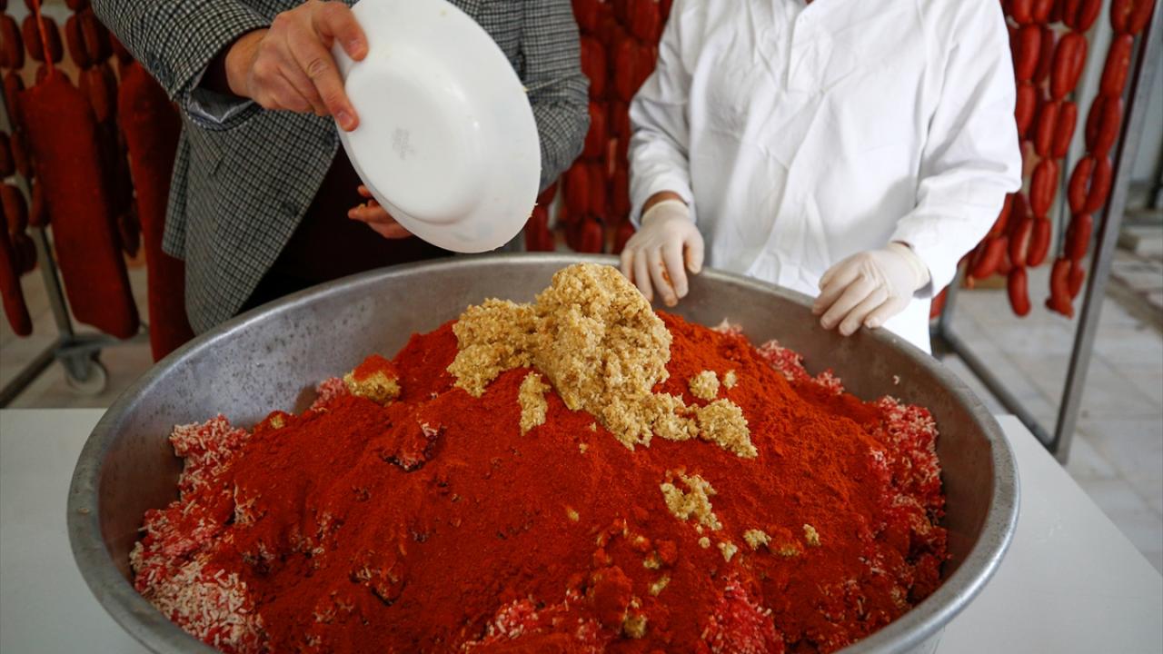 Kayseri’nin 9 baharatla harmanlanan lezzeti: Sucuk içi