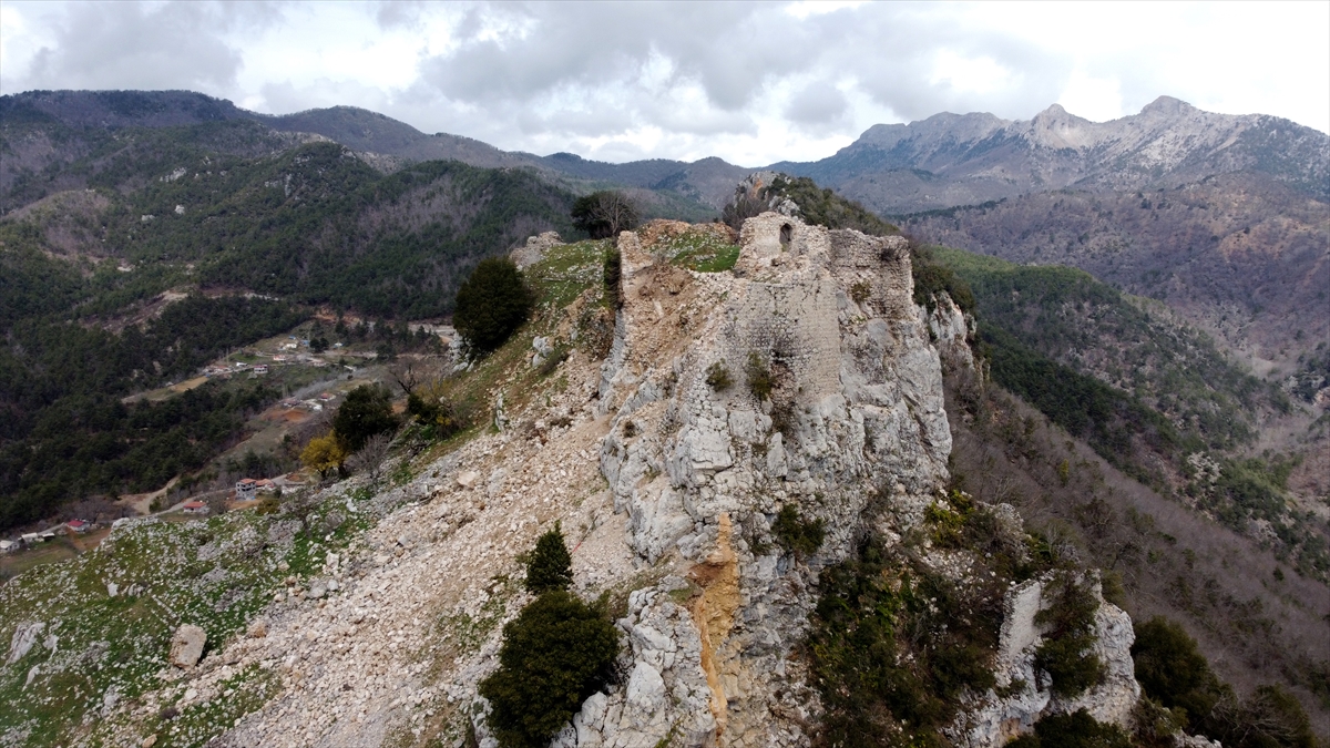 Amanos Dağları’ndaki tarihi Şalen Kalesi de depremlerde zarar gördü