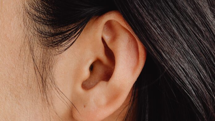 Kulağınıza Bir Şey Soktuğunuzda Öksürüyor musunuz?