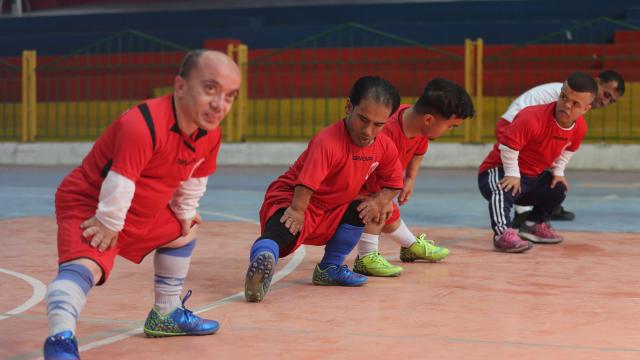 Gazze’deki “cüceler futbol takımı” uluslararası maçlarda Filistin bayrağını dalgalandırmak istiyor