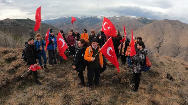 Gümüşhaneli dağcılardan ‘İstiklal’ yürüyüşü