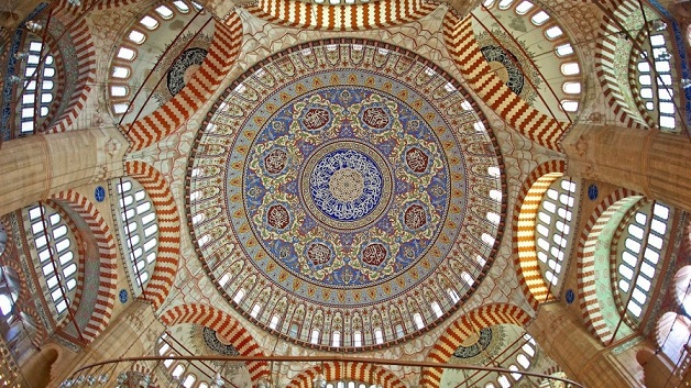 Kusursuz Geometrik Desenleriyle Adeta Baş Döndüren İslami Motiflerin Ardında Yatan Bilimsel Sırlar