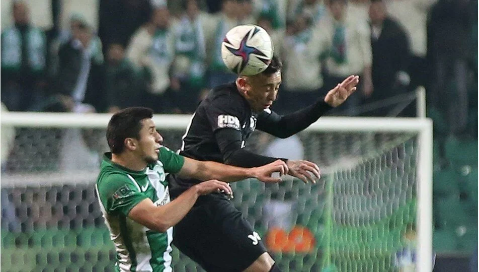 Araştırma: Futbolcuların kafa vuruşları demans riskini artırıyor