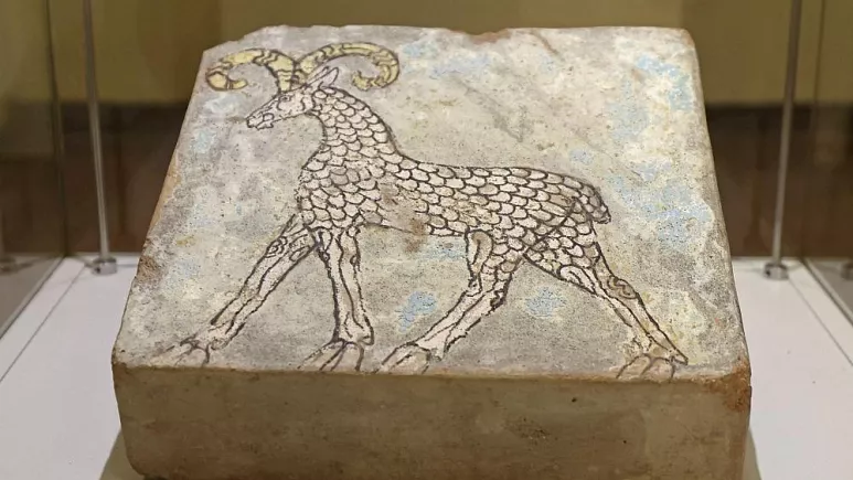 40 yıl sonra İran’a iade edilen tarihi sırlı tuğlalar Ulusal Müze’de sergileniyor