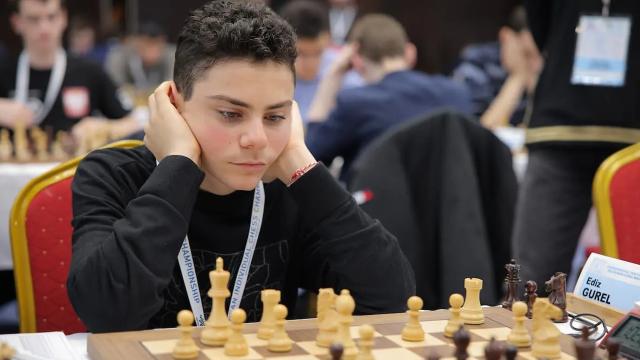 12 yaşındaki Yağız ve 14 yaşındaki Ediz’in en genç “büyükusta” olma yarışı