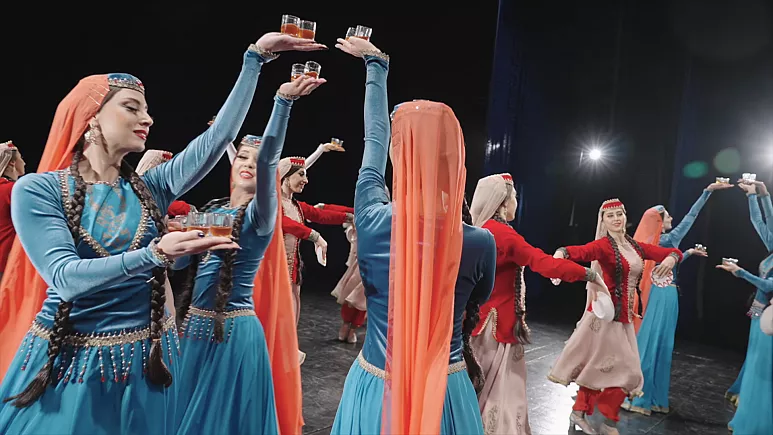 Azerbaycan kültürünün kalbindeki folklor dansları