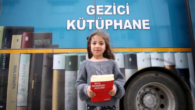 Kırklareli’nde depremzede çocuklara kitap dağıtıldı