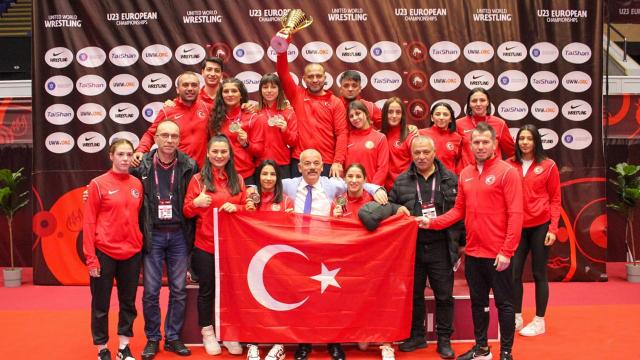 23 Yaş Altı Kadın Güreş Milli Takımı’ndan Avrupa ikinciliği