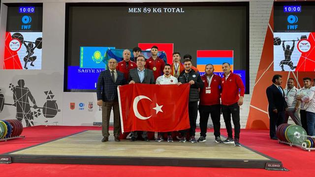 Milli halterci Kerem Kurnaz, dünya şampiyonu oldu