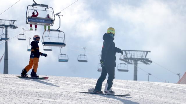 Kayak merkezlerinde en fazla kar kalınlığı 101 santimetreyle Palandöken’de ölçüldü