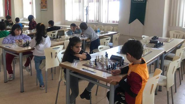 Karaman’da “Yeşilay Haftası Satranç Turnuvası” düzenlendi