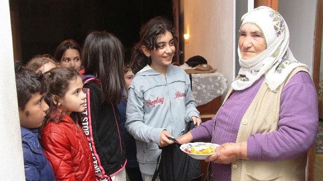 Amasya’da çocuklar 150 yıllık geleneği sürdürdü