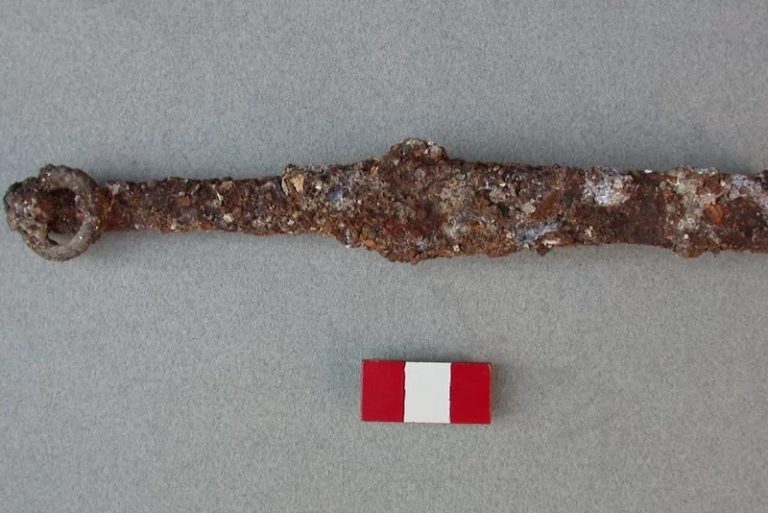 Afyon’daki Bizans Kentinde Nadir Bizans Kılıçları Bulundu