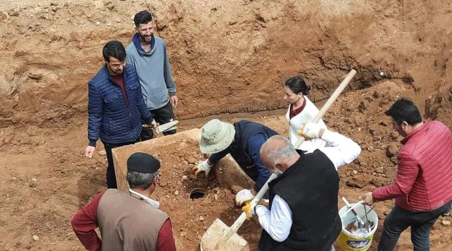 İnşaat temeli kazarken tesadüfen buldular… Roma dönemine ait lahitten 3 küp çıktı!