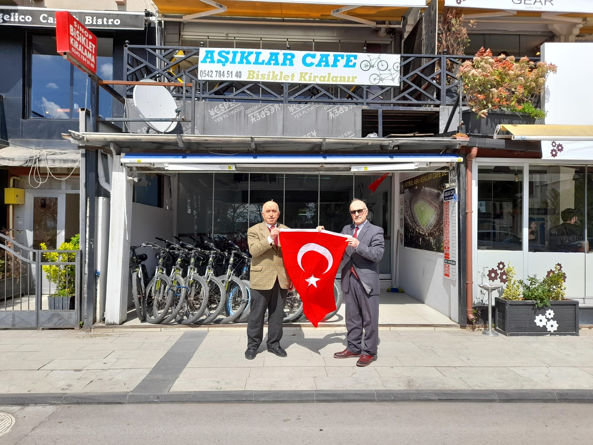 Bayrak Sevdalısından 10881. Bayrak(Özel Haber)