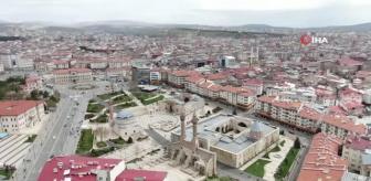 Anadolu’nun en yüksek taç kapısına sahip, şerefesine çelik kelepçe takıldı