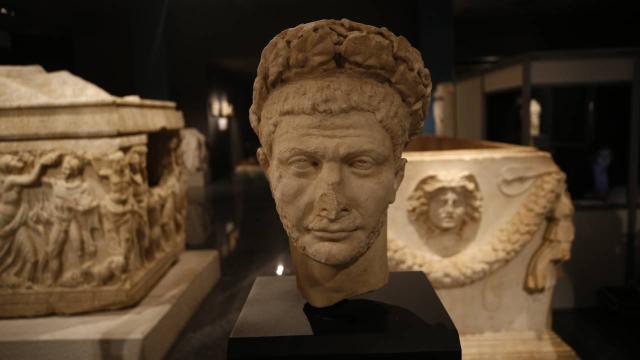 ABD’den Antalya’ya getirilen 12 tarihi eser tanıtıldı