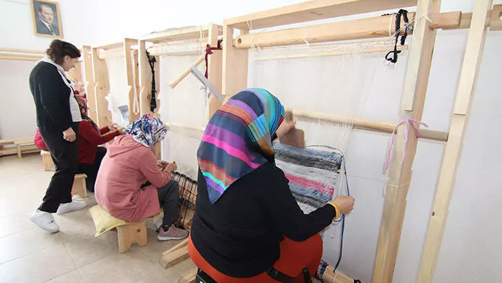 Asırlık miras ıstar tezgazlarında yeniden dokunuyor