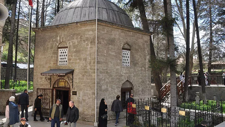 Akşemseddin Hazretleri Türbesine ziyaretçi akını