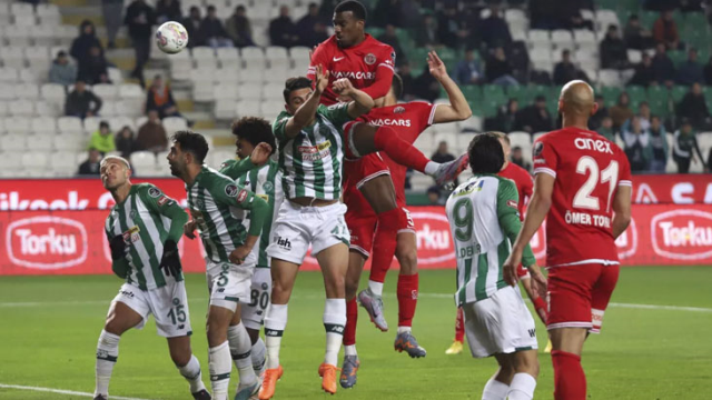 Hafta sessiz başladı! Konyaspor-Antalyaspor maçında puanlar bölüşüldü
