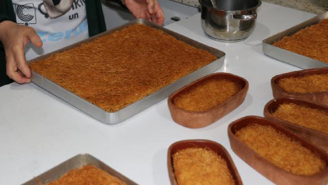 Erzincanlı kadınlar ramazanda yoğun talep gören kesme kadayıf için mesaide